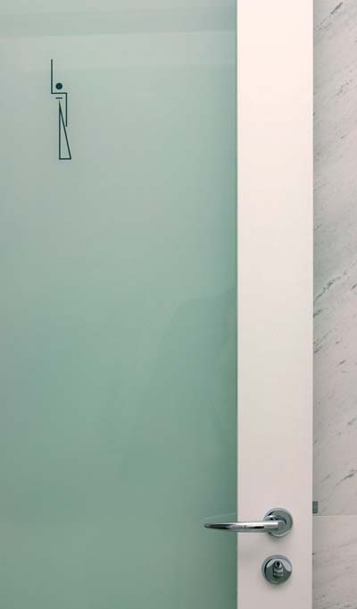 Siza personalizou at&eacute; mesmo as imagens que demarcam os banheiros masculino ...