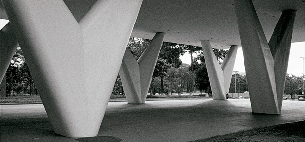 00-mac-usp-da-sombra-ao-monumento