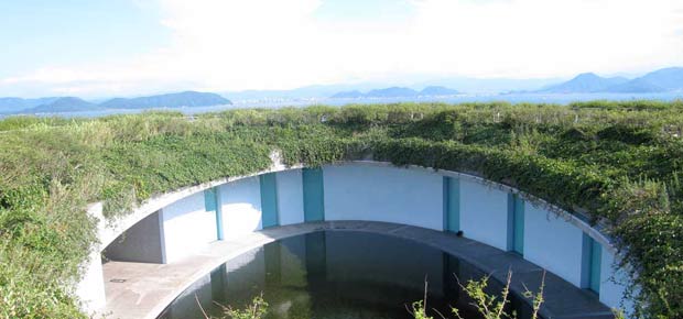 00-no-japao-ilha-abandonada-transforma-se-em-polo-cultural