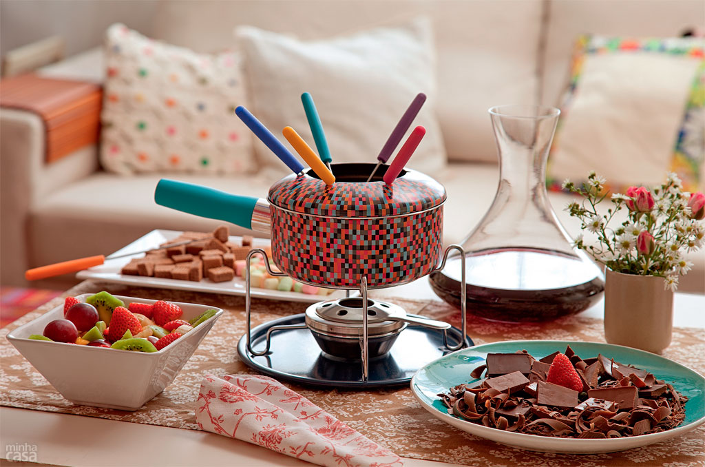 01-fondue-de-chocolate-impossivel-resistir-a-esta-doce-tentacao