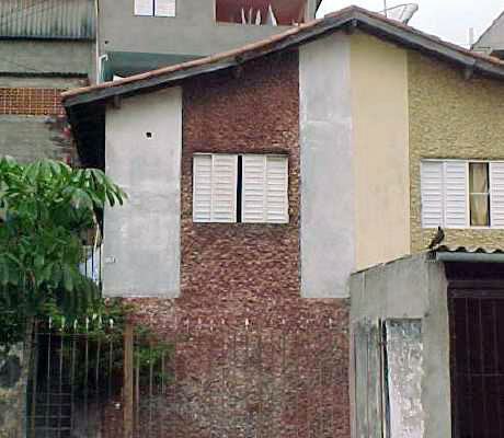 Casa em Taboão da Serra, SP, que será leiloada pelo Bradesco no dia 13 de d...