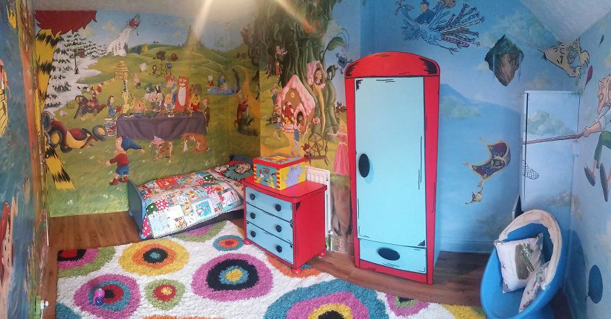 01-mae-pinta-as-paredes-do-quarto-de-sua-filha-com-personagens-de-livros