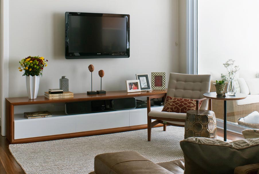 01-sala-reformada-ganhou-pecas-de-design-e-novos-revestimentos