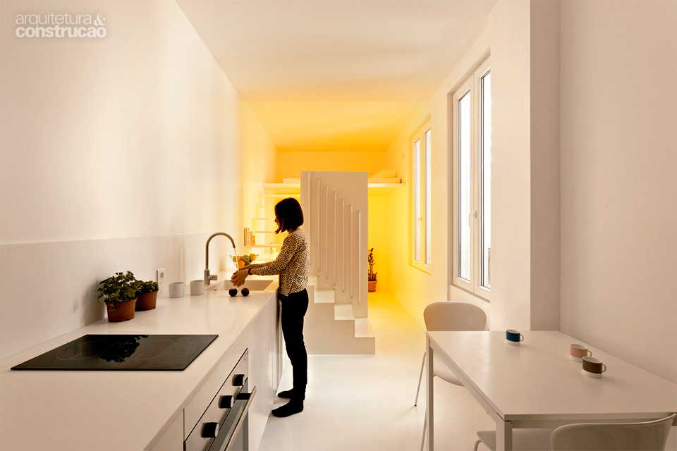 02-iluminacao-define-ambientes-em-apartamento-frances-20-m2
