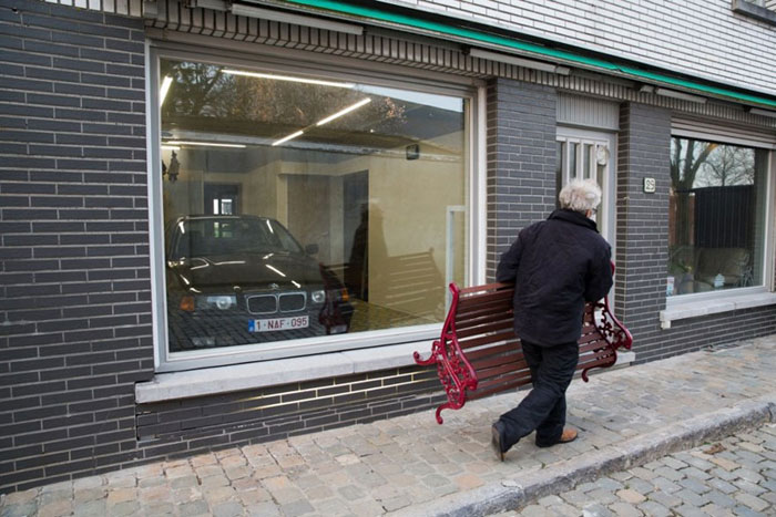 02-morador-de-cidade-belga-transforma-loja-em-garagem-e-burla-leis