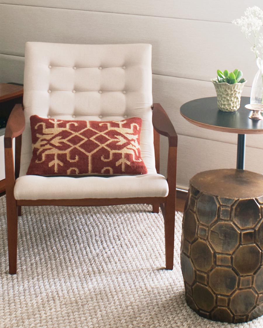 02-sala-reformada-ganhou-pecas-de-design-e-novos-revestimentos