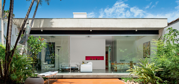 02-reforma-integra-casa-dos-anos-70-a-area-verde-externa