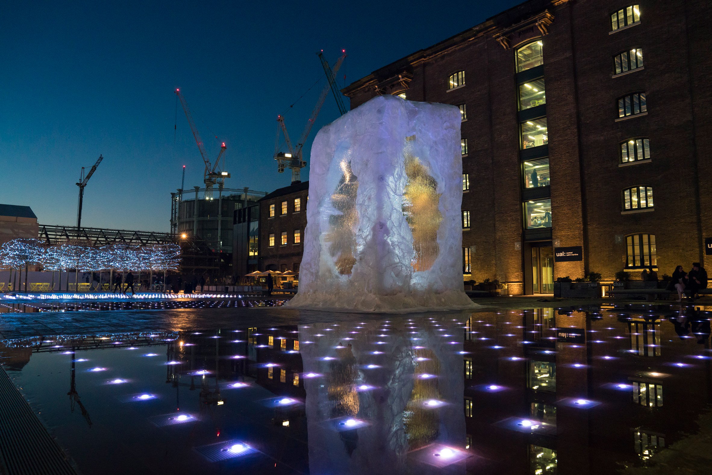 03-instalacao-londres-arvore-natal-cubo-gelo-gigante