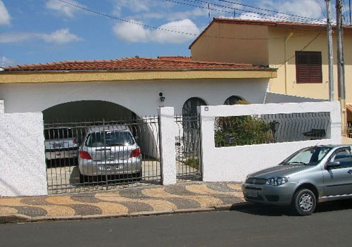 A casa em Campinas, interior de São Paulo, será leiloada pelo leiloeiro ofi...