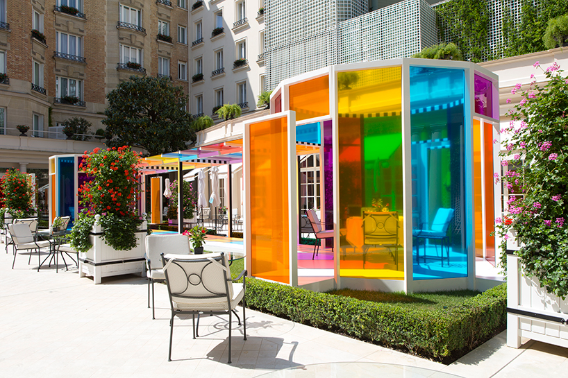 04-le-bristol-paris-hotel-corredor-colorido-daniel-buren