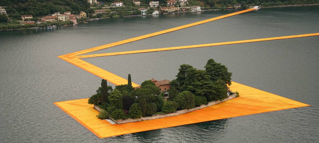 1-lago-italiano-recebe-instalacao-flutuante-de-christo-e-jeanne-claude