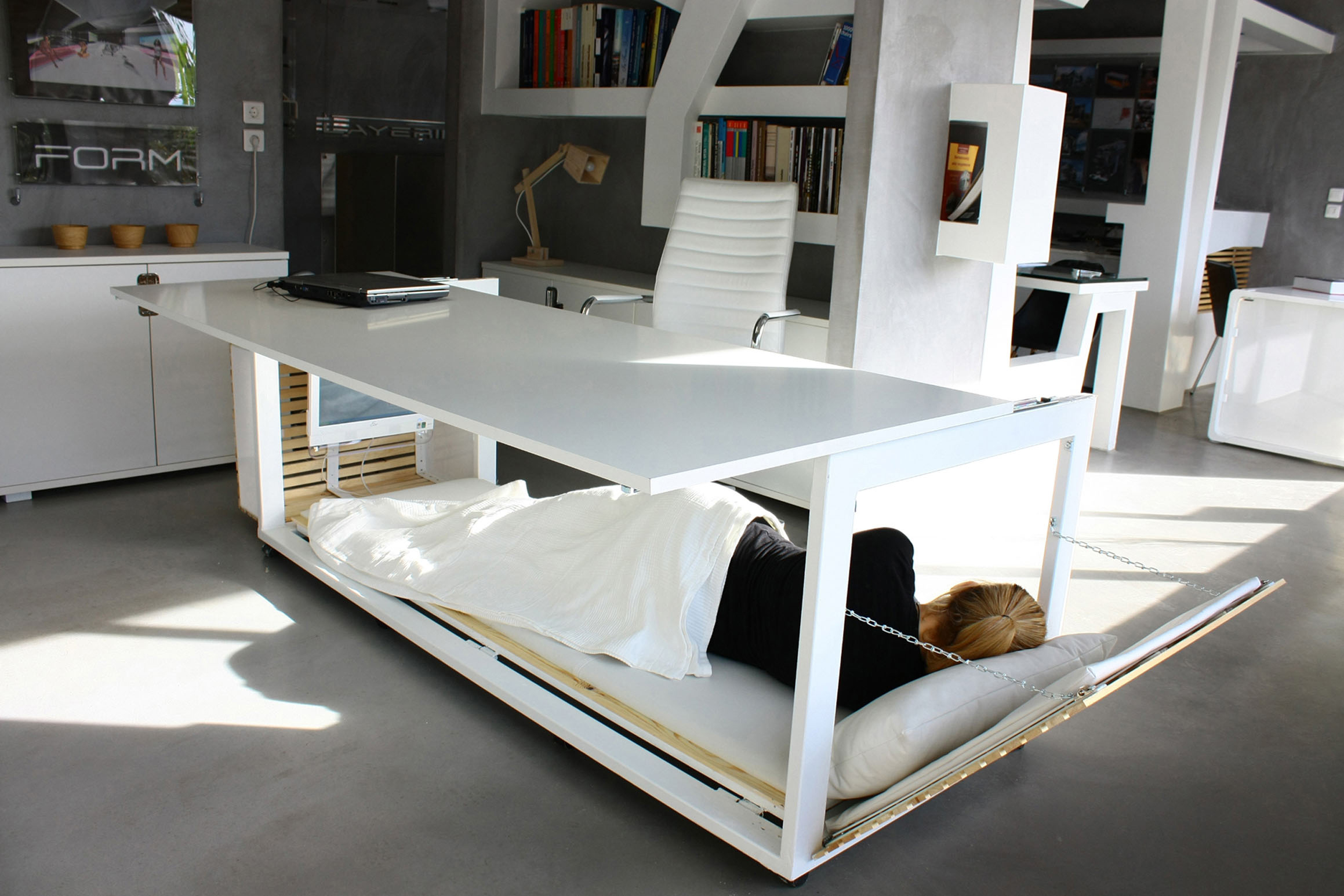 1-mesa-de-escritorio-que-vira-uma-cama