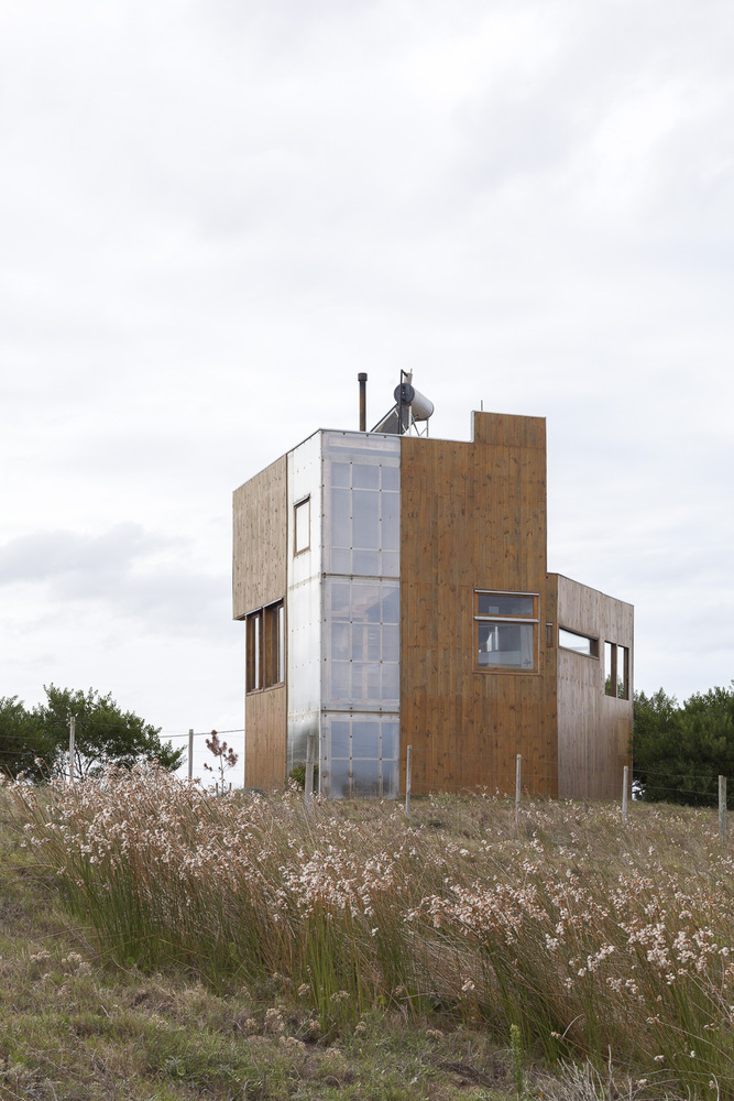 1-visita-guiada-casa-no-uruguai-tem-ampla-vista-para-o-exterior