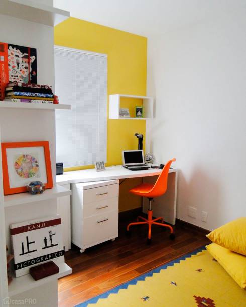 Quarto de estudos para garota de 21 anos. Projeto de Rose Ferraresi.