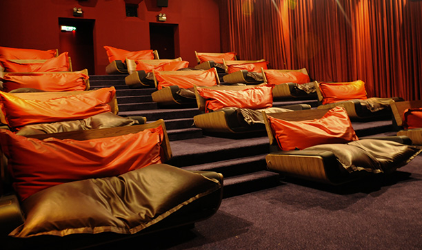12-salas-de-cinema-confortáveis