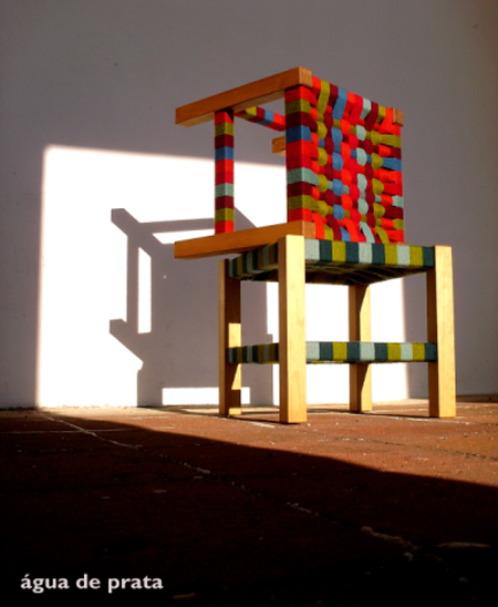 Banquetas em madeira e l&atilde; de Arraiolos