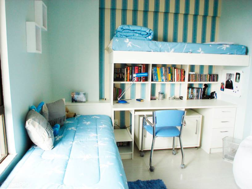 Cantinho de estudo sob a cama. Projeto de Maristela Lima Bernal.