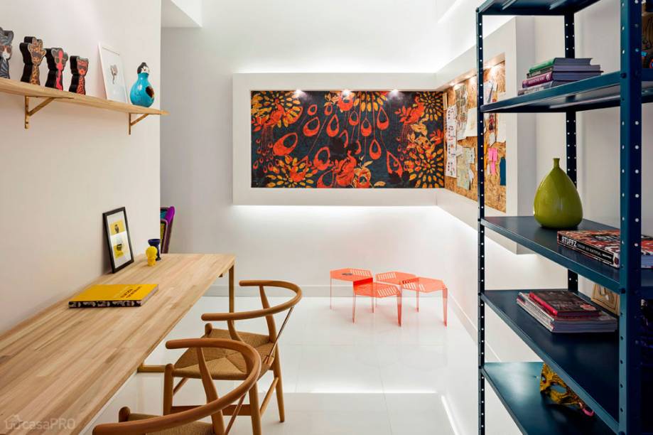 Sala de Estudo em suíte da Jovem. Projeto de Rafaela Lourenço.