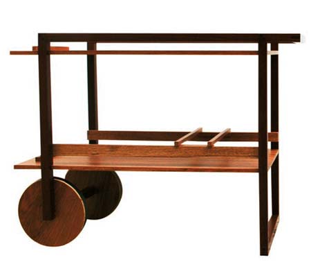 Compacto e vers&aacute;til, o carrinho de ch&aacute; Zig tem estrutura de ip&ecirc; maci&ccedil;o e ...