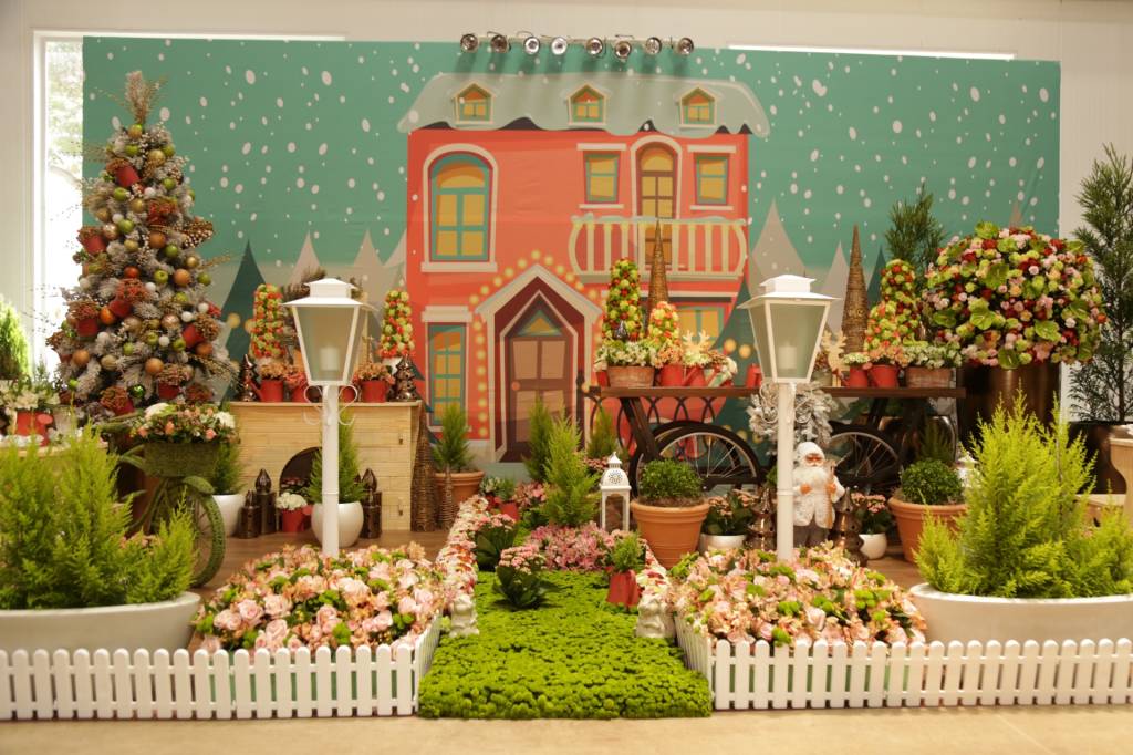 Mostra em Holambra homenageia artistas com décor natalino