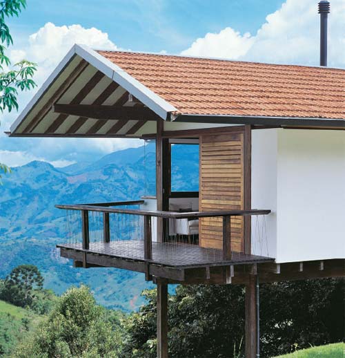 Neste projeto, o arquiteto Mauro Munhoz usou cobertura de duas águas com tel...