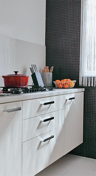 Visual leve e pr&aacute;tico. Queria uma cozinha clean, inspirada nos ambi...