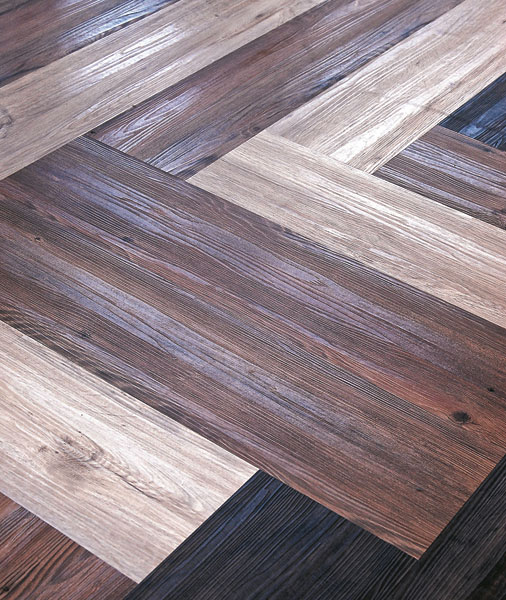 Este piso da linha Essence, fabricado pela Tarkett Fademac com 67% de PVC rec...