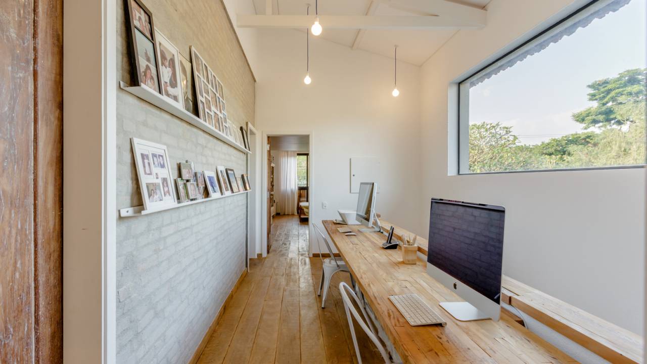 01-inspiracao-dia-home-office-corredor-casa-butanta-lab-arquitetos