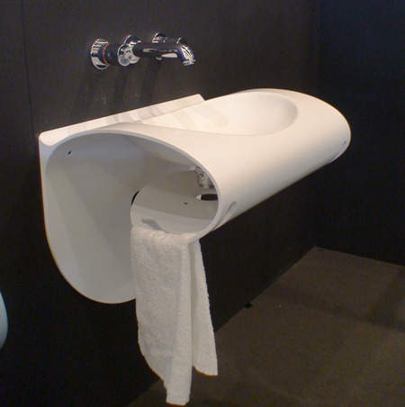 Esta pia tem desenho de Zdenek Pudil.