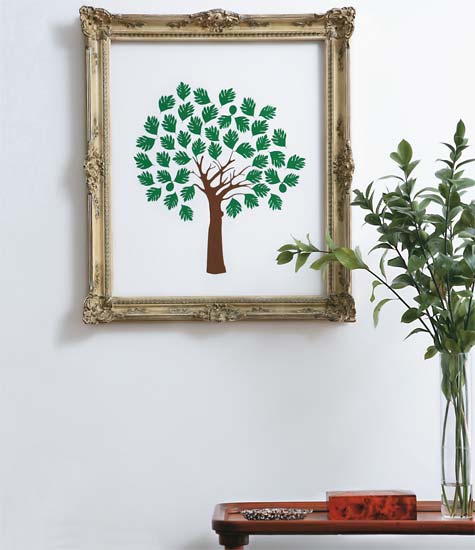 Moldura antiga realça adesivo de parede