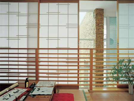 Nesta casa contempor&acirc;nea, projeto de Oleg&aacute;rio de S&aacute; e Gilberto Cioni, a mo...