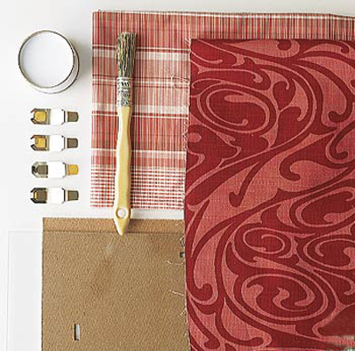 Recorte e cole: deixe o tecido com 3 cm a mais do que os limites da moldura. ...