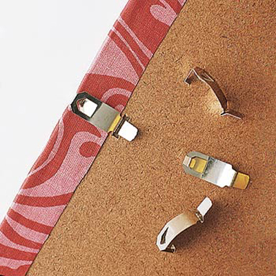 Fixe as molduras: sobreponha o vidro na madeira e fixe-o com as presilhas. A ...