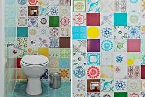 destaque-mosaico-colorido-de-azulejos-da-vida-ao-lavabo