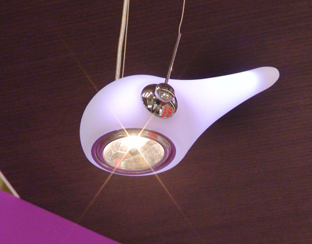 A Pokkid utiliza dois tipos de lâmpada  uma dicroica para fazer a ilumina�...