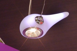 A Pokkid utiliza dois tipos de lâmpada  uma dicroica para fazer a ilumina�…