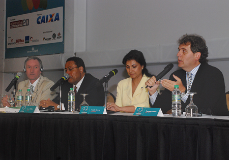 Brian Dunbar, Lance Williams, Thassanee Wanick e Ângelo Derenze.