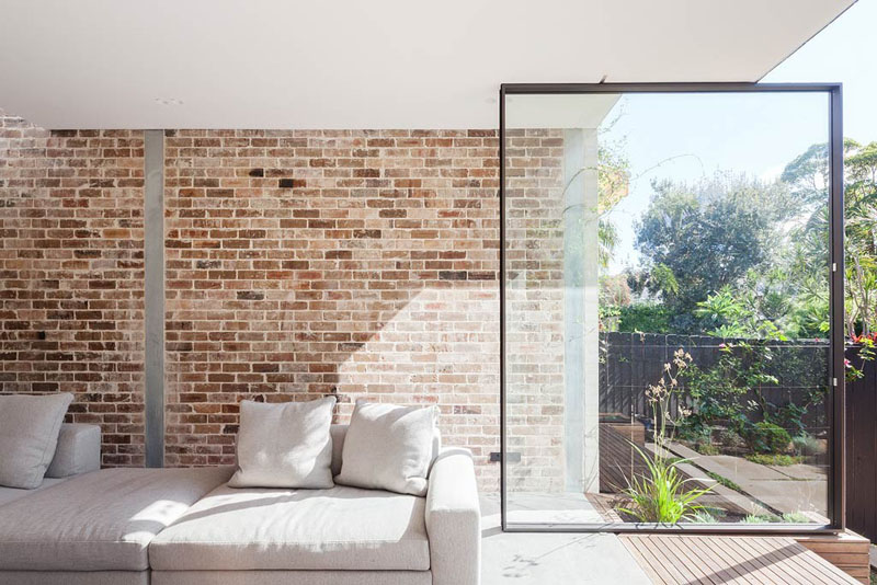 02-inspiracao-do-dia-portas-de-vidro-conectam-living-e-jardim