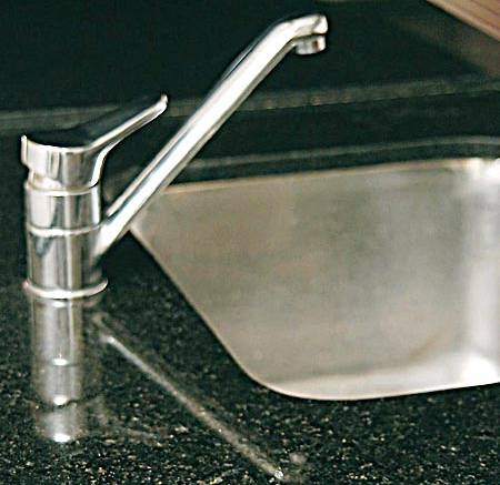 Granito e aço inox: combinação básica e fácil de limpar e conservar. Bas...