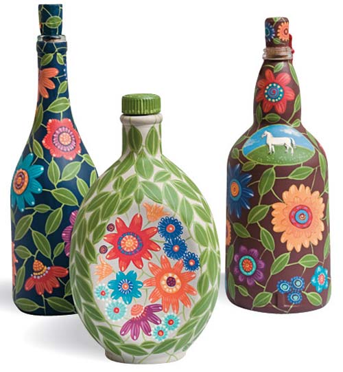 As garrafas pintadas a mão por Eugenia Kós custam R$ 151,50, cada uma, na R...