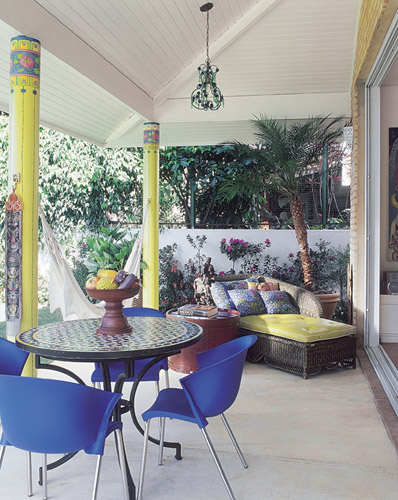 Pilares: estampados com pap&eacute;is adesivos feitos pela Formato Comunica�...