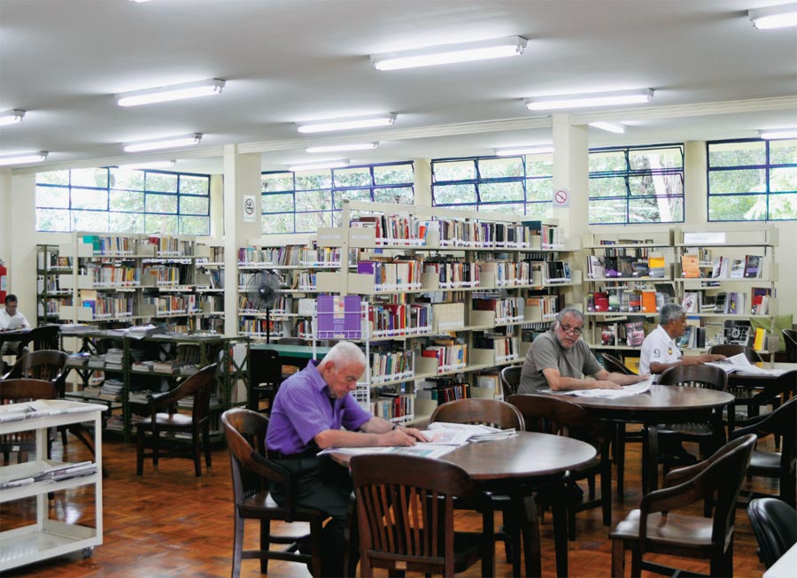 A Biblioteca Municipal Raul Bopp, integrada ao Parque da Aclimação. Reforma...