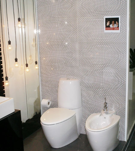 O clima psicodélico é o mote do banheiro projetado pela Itten Design de Int...