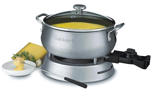 O aparelho de fundue da Cuisinart funciona com eletricidade, dispensando o tr...