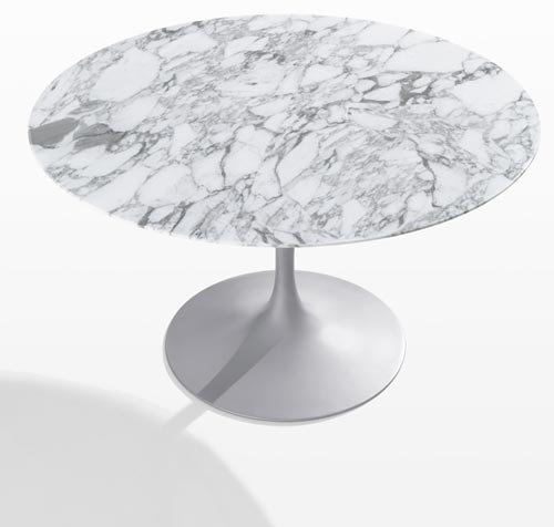 No outlet da tradicional loja est&atilde;o pe&ccedil;as de designers renomados no mundo t...