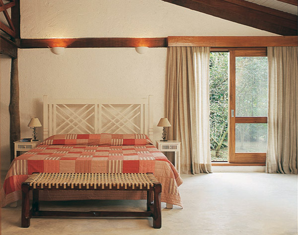 Para o piso das &aacute;reas internas, como as salas e os quartos, elegeu-se o cime...