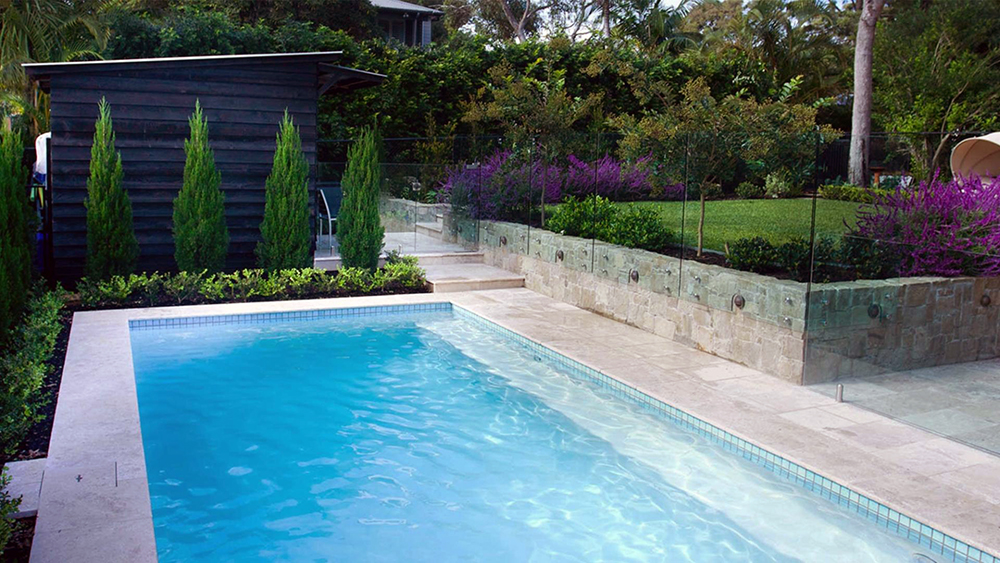 jardim-com-piscina-estilo-frances-provencal-joanne-green