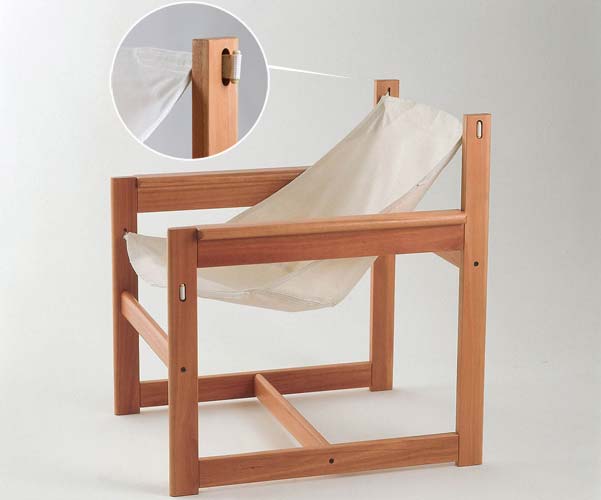 De lona de algod&atilde;o na vers&atilde;o original, o assento da poltrona Pelicano,de Mi...