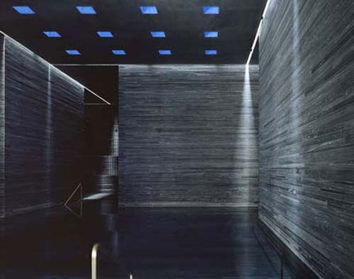 O Hotel Therme, na Suíça, ganhou salas de banho especiais projetadas pelo a...