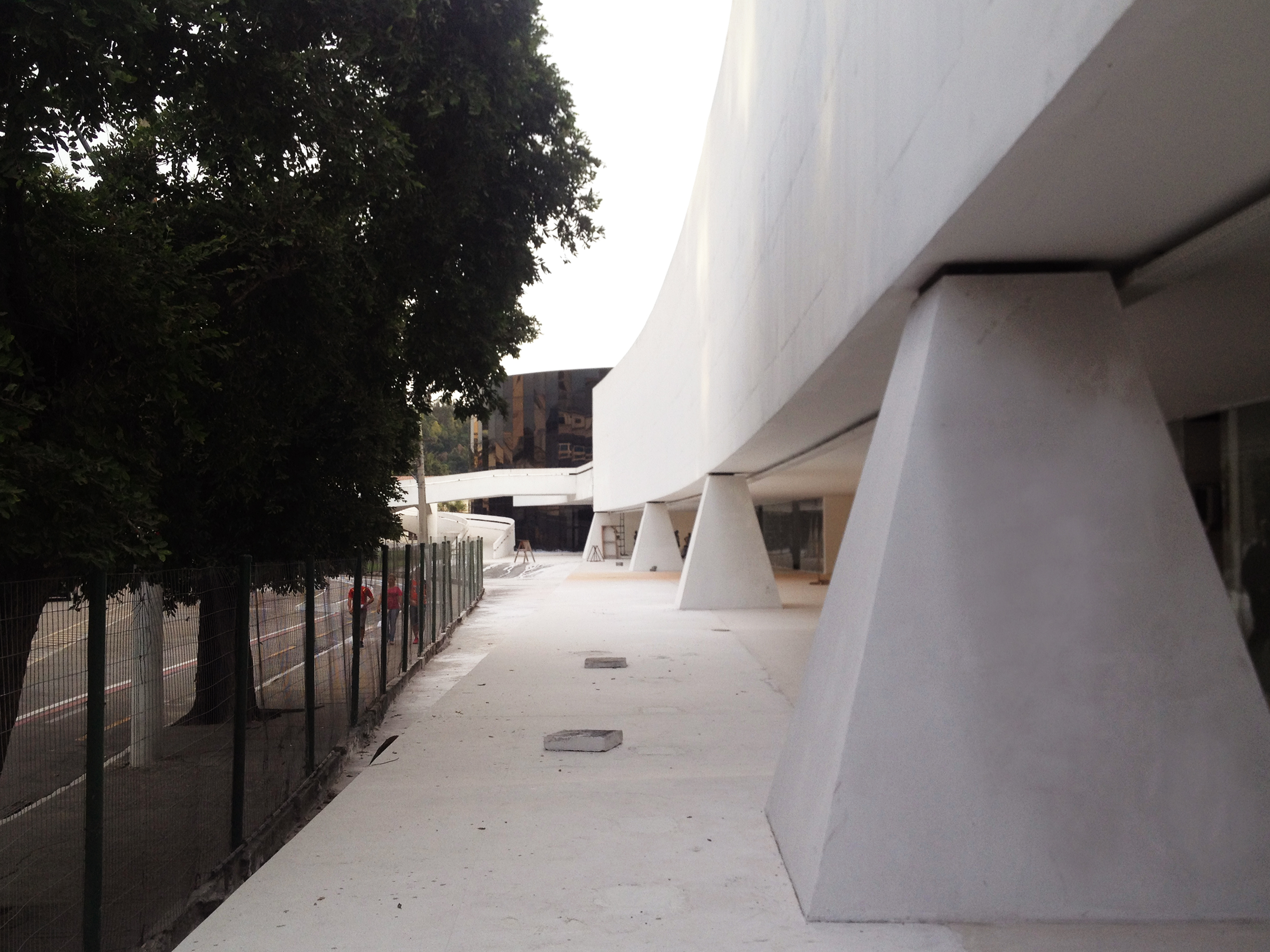 R02-oscar-niemeyer-centro-petrobras-cinema-niteroi